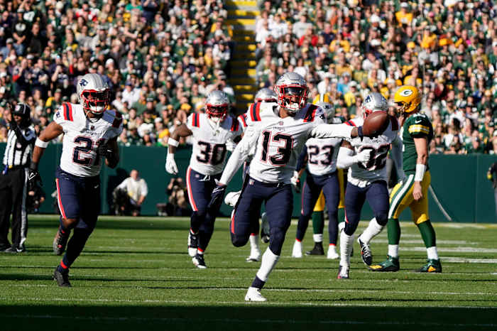New England Patriots CB Jack Jones (13) returns an interception against the Green Bay Packers